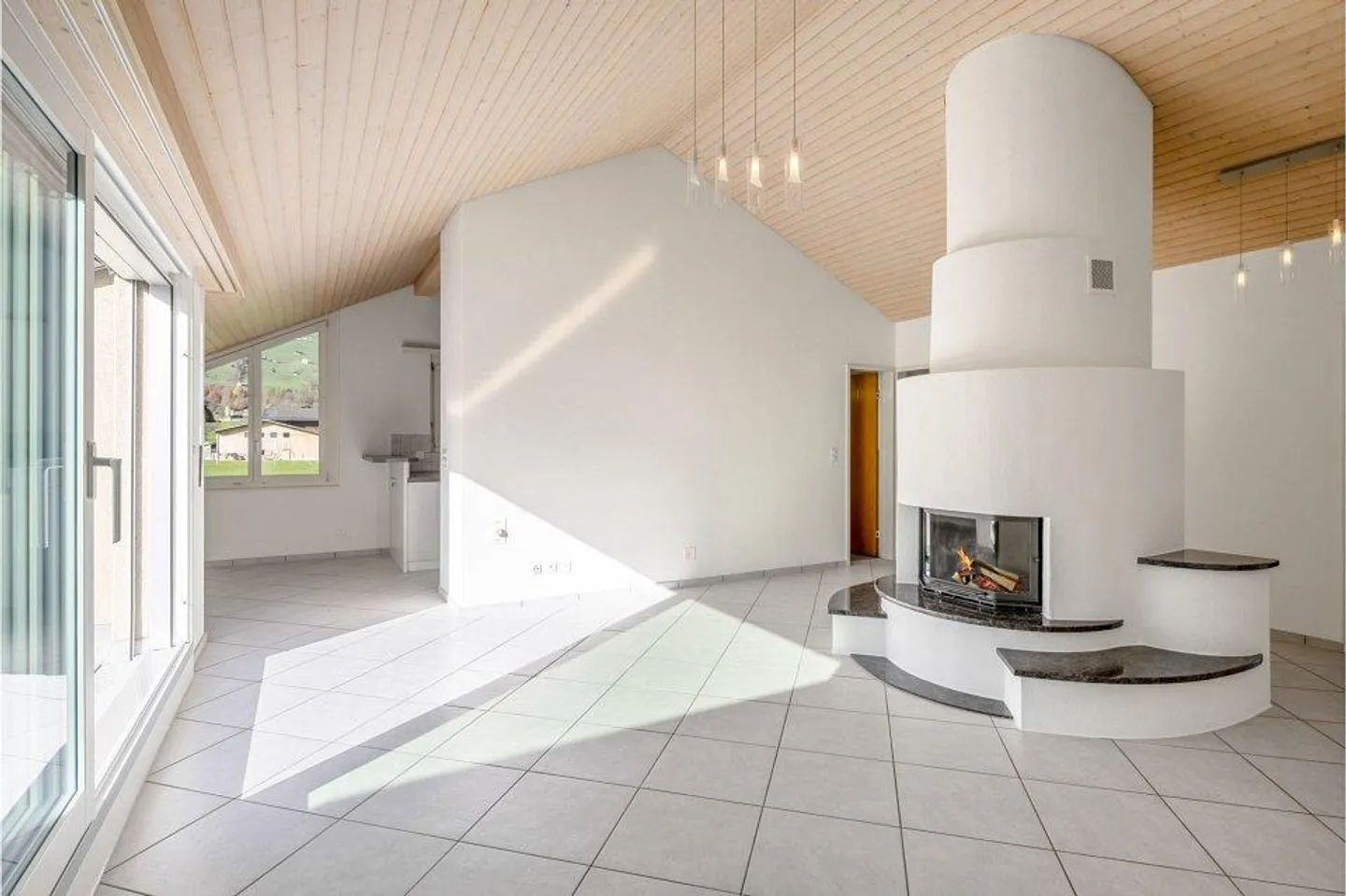 Cozy 4.5-room attic apartment with mountain view in Giswil - Photo 1 of 6