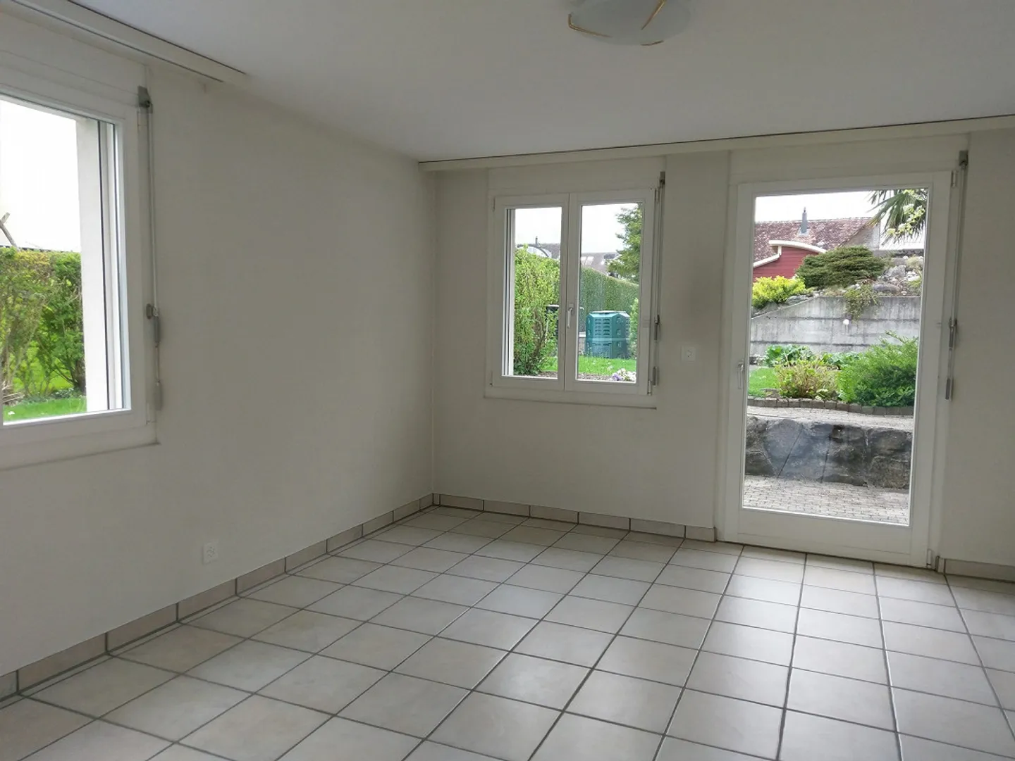 Sehr schöne 2,5 Zimmerwohnung mit eigenem Gartensitzplatz in Buochs - Foto 9 von 15