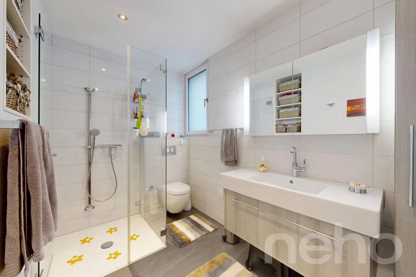 Stylish Semi-Detached House - Photo 11 of 12