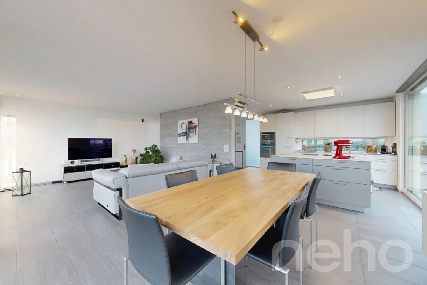 Stylish Semi-Detached House - Photo 5 of 12