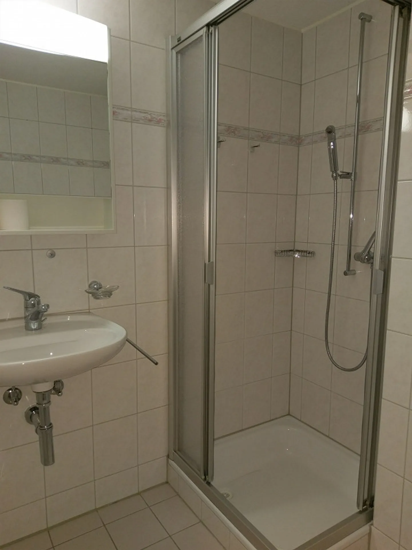 Sehr schöne 2,5 Zimmerwohnung mit eigenem Gartensitzplatz in Buochs - Foto 13 von 15