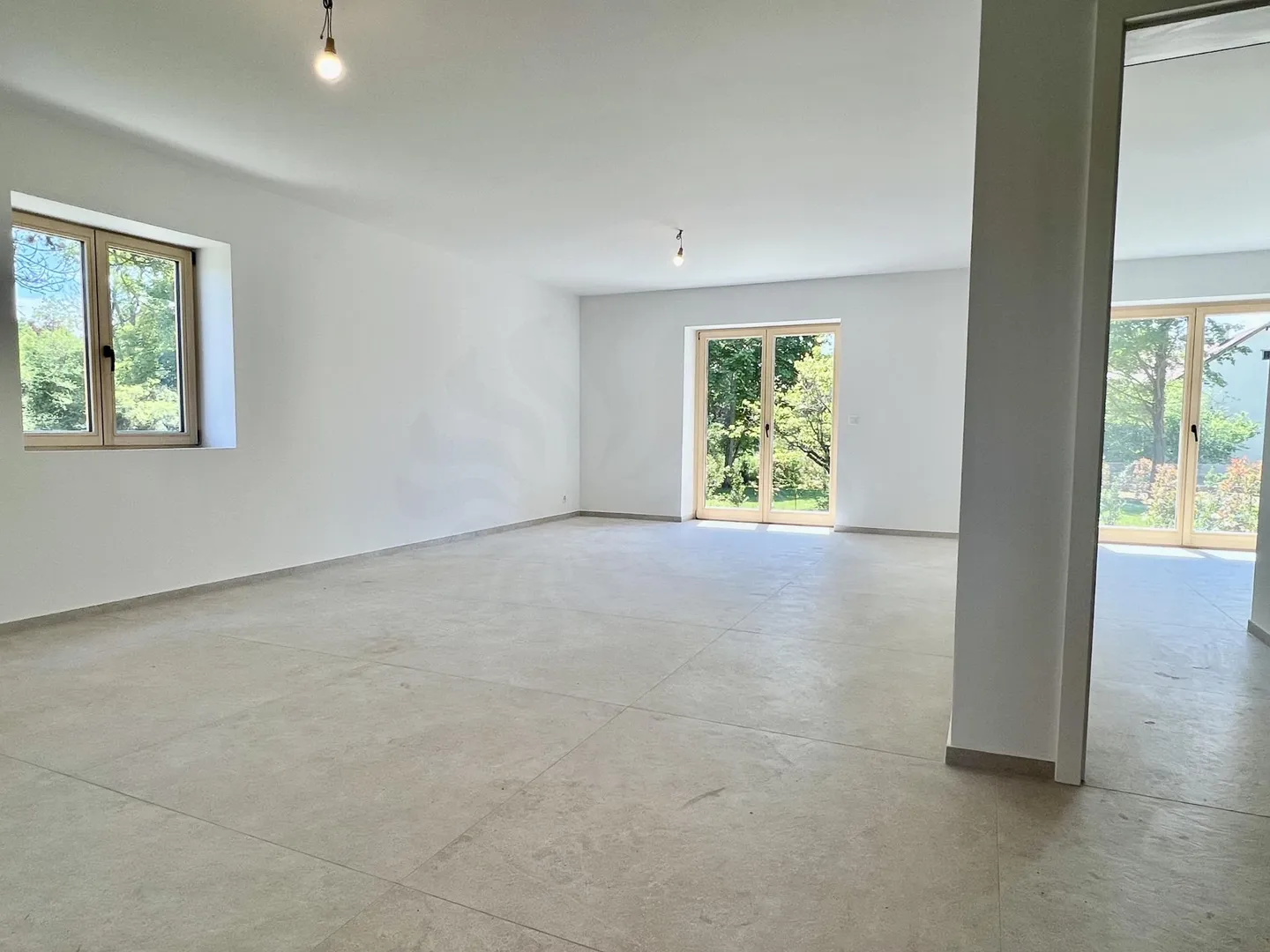 En exclusivité: Maison familiale de 6 pièces dans un cadre bucolique - Photo 4 sur 13