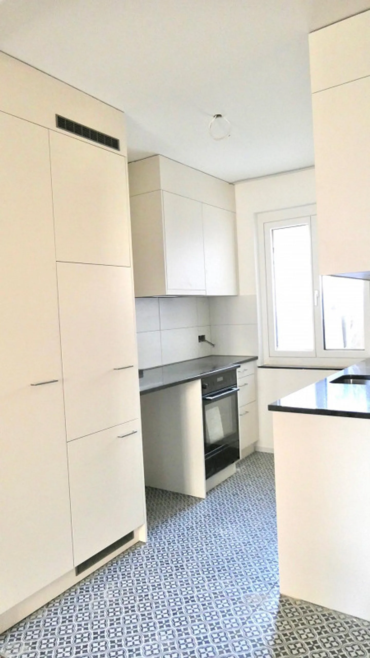 Living in a small renovated multi-family house in Veltheim - Photo 2 of 8