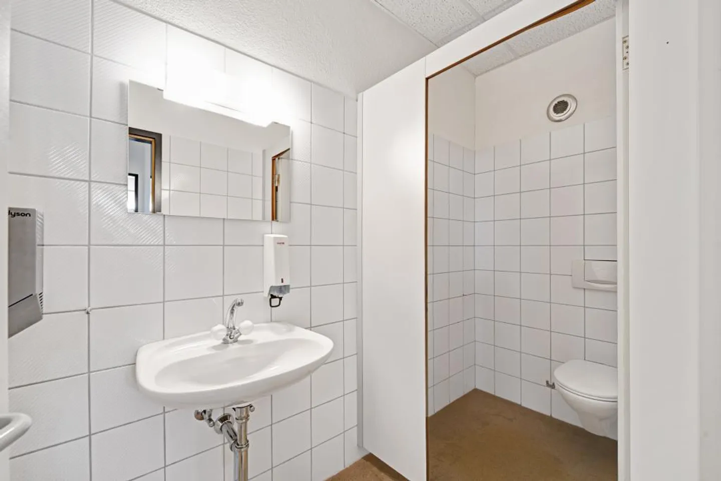 Repräsentative Büro- & Lagerfläche per sofort zu vermieten - Foto 9 von 11