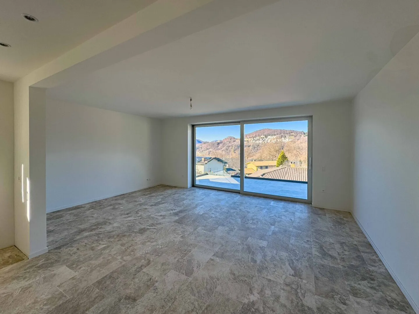 Single house for sale - Photo 1 of 11