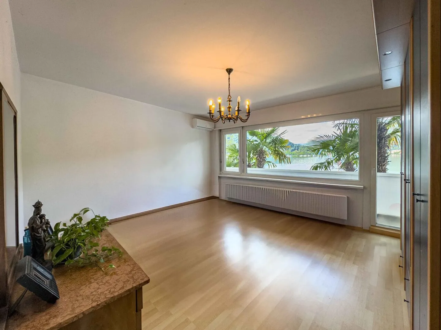 Villa direttamente sul lago con posti barca privati - Foto 6 di 19