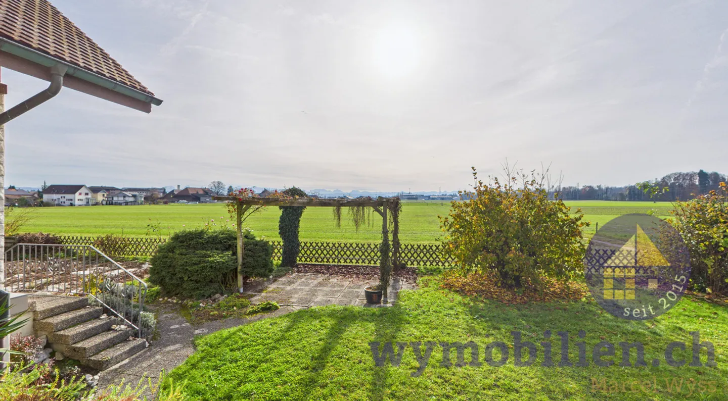 Detached country house with a view - Photo 11 of 12