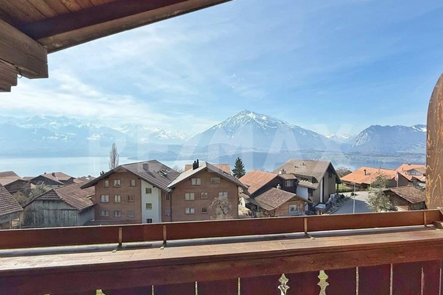 Un bijou avec vue sur le lac et la montagne - Photo 2 sur 13