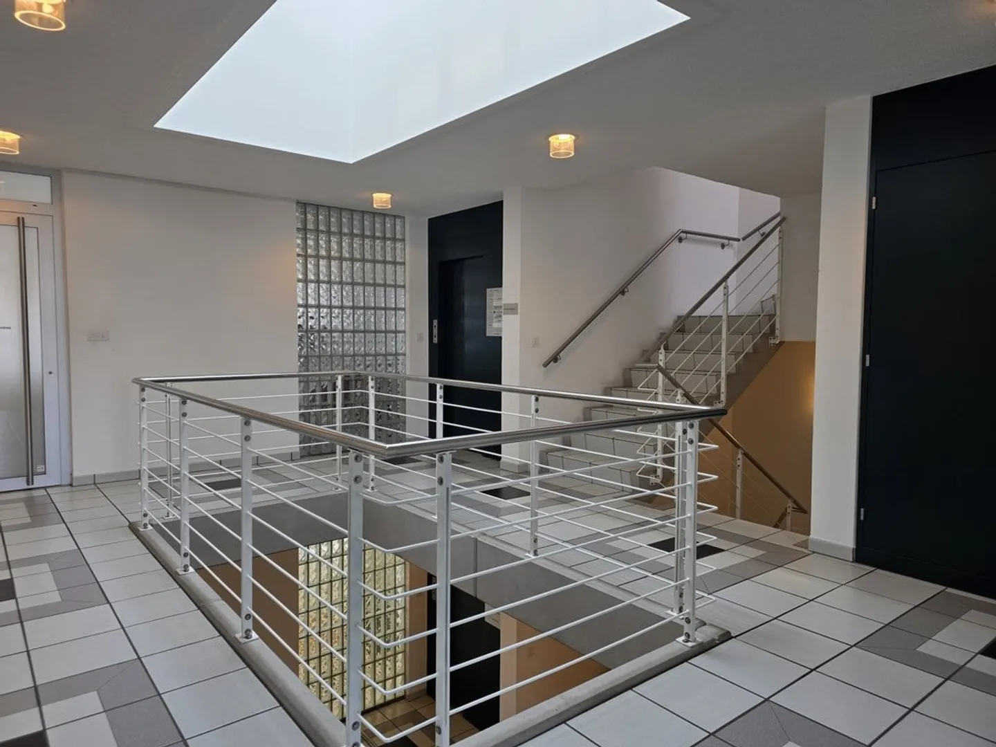 Bürofläche für CHF 2'660.-/Monat inklusive Nebenkosten - Foto 2 von 8