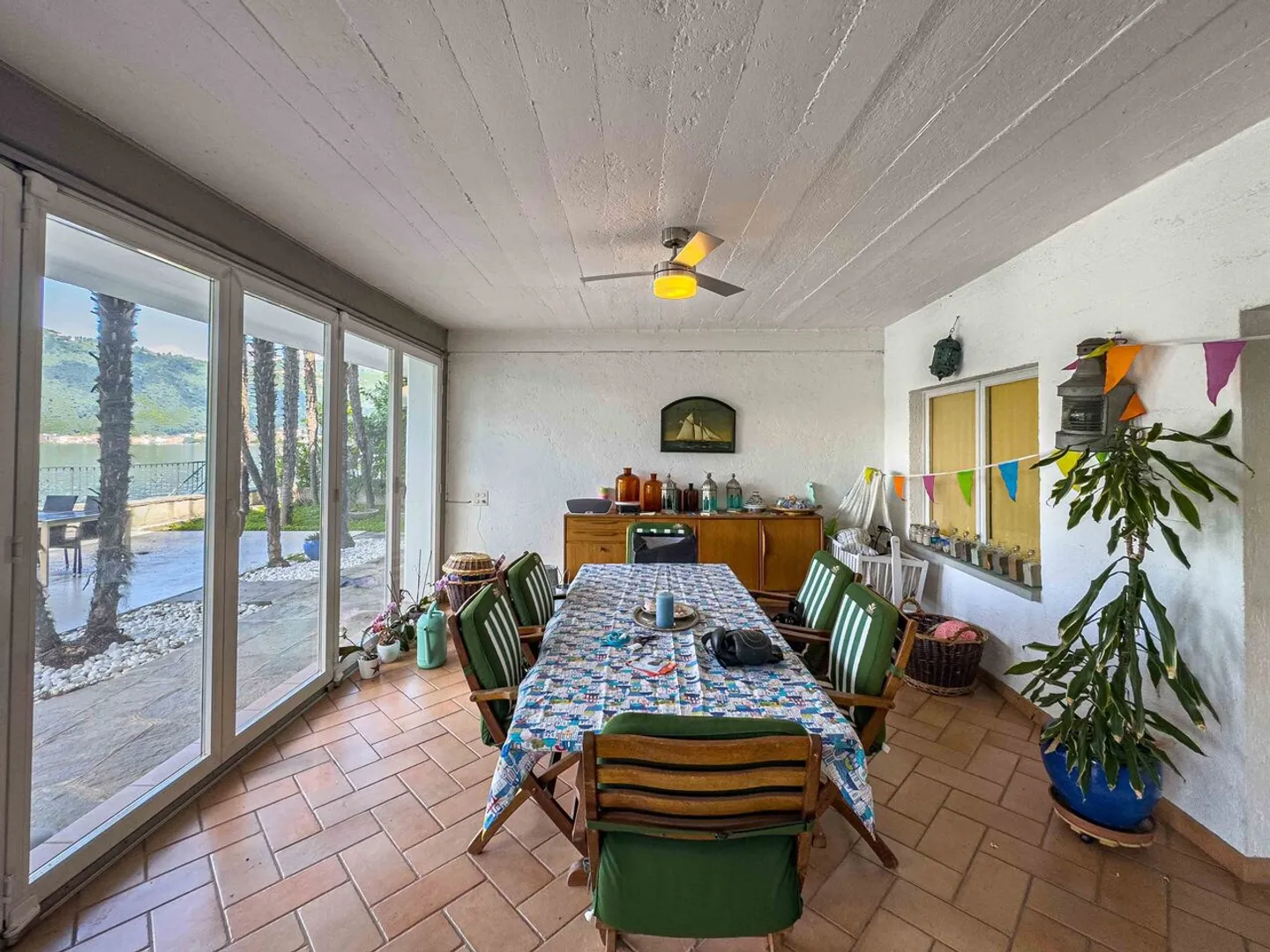 Villa direttamente sul lago con posti barca privati - Foto 11 di 19