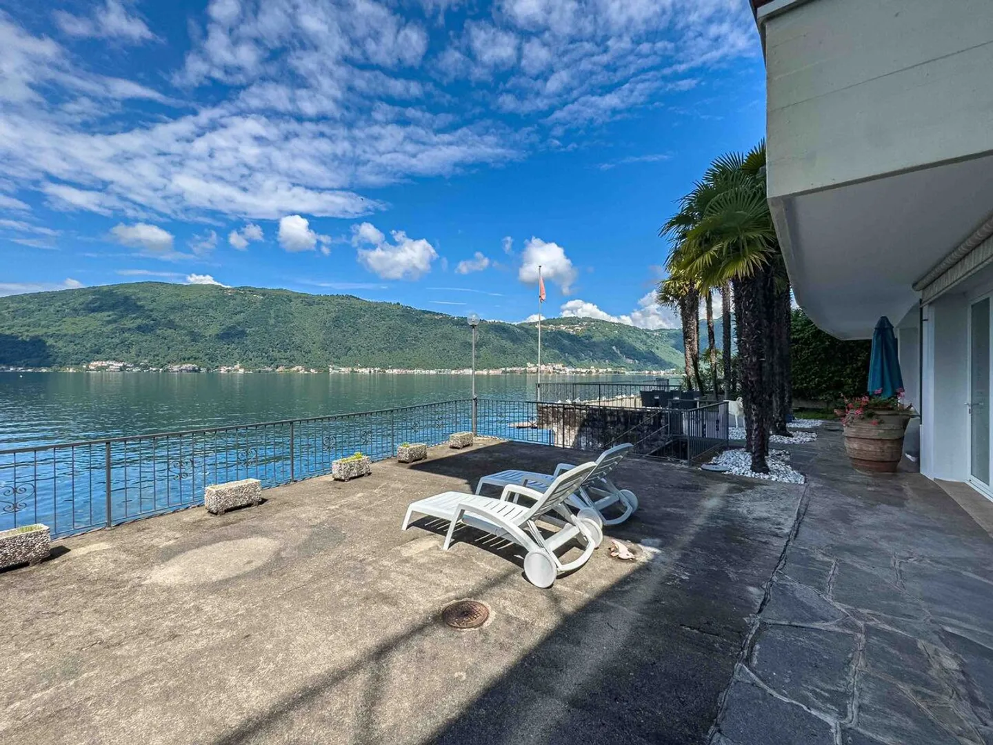 Villa direttamente sul lago con posti barca privati - Foto 14 di 19