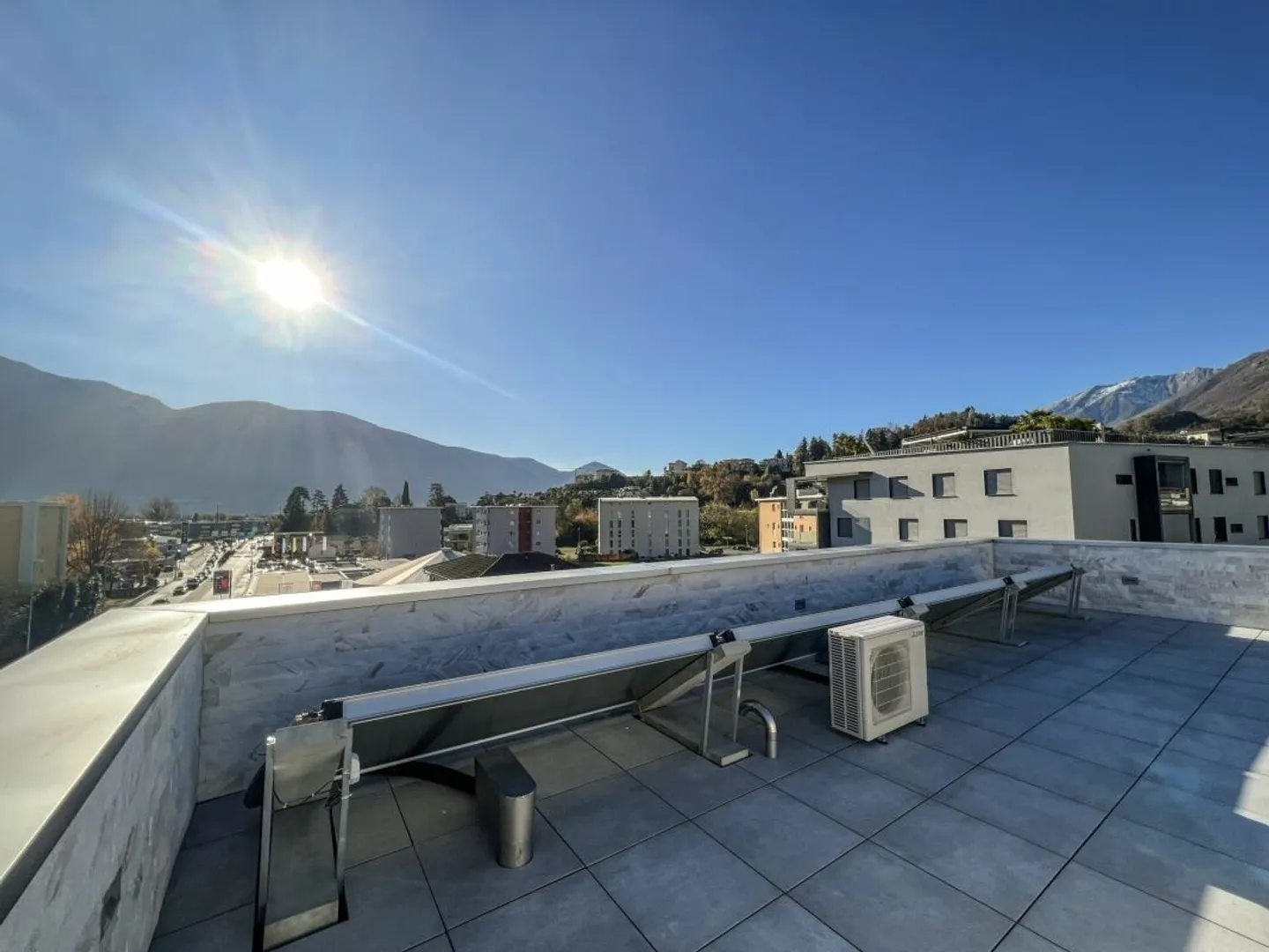 Attico con grande terrazza - Foto 8 di 17