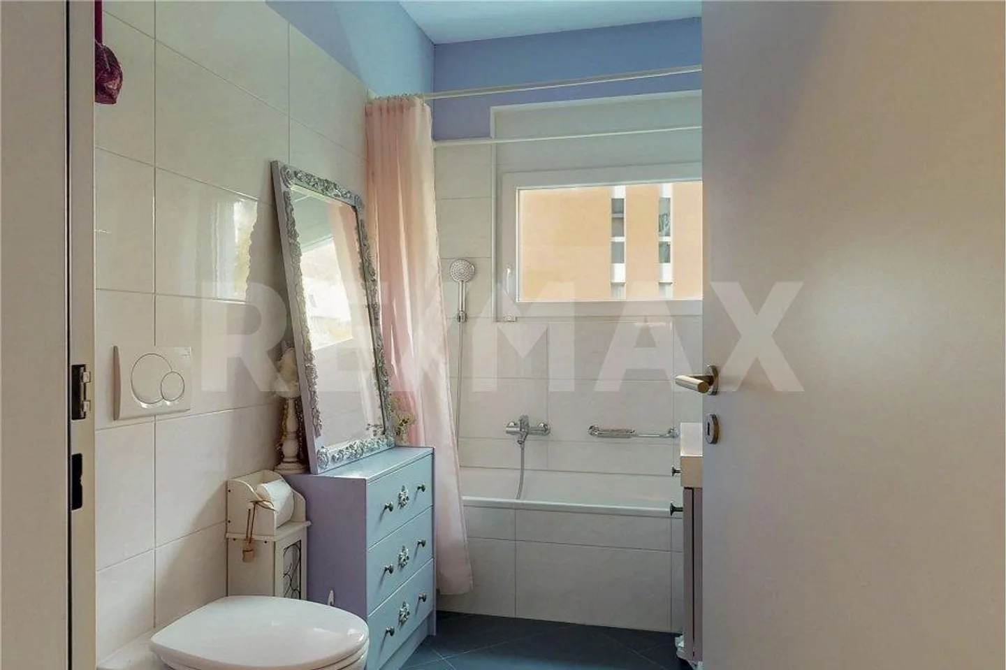 2.5-room apartment with private laundry - Photo 6 of 13