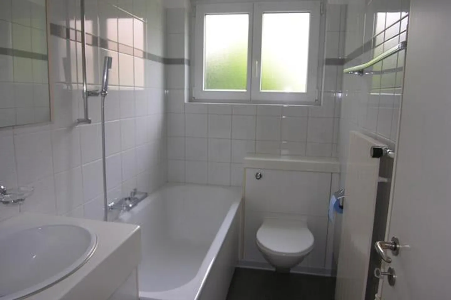 Quiet beautiful residential area in the best location! - Photo 4 of 5