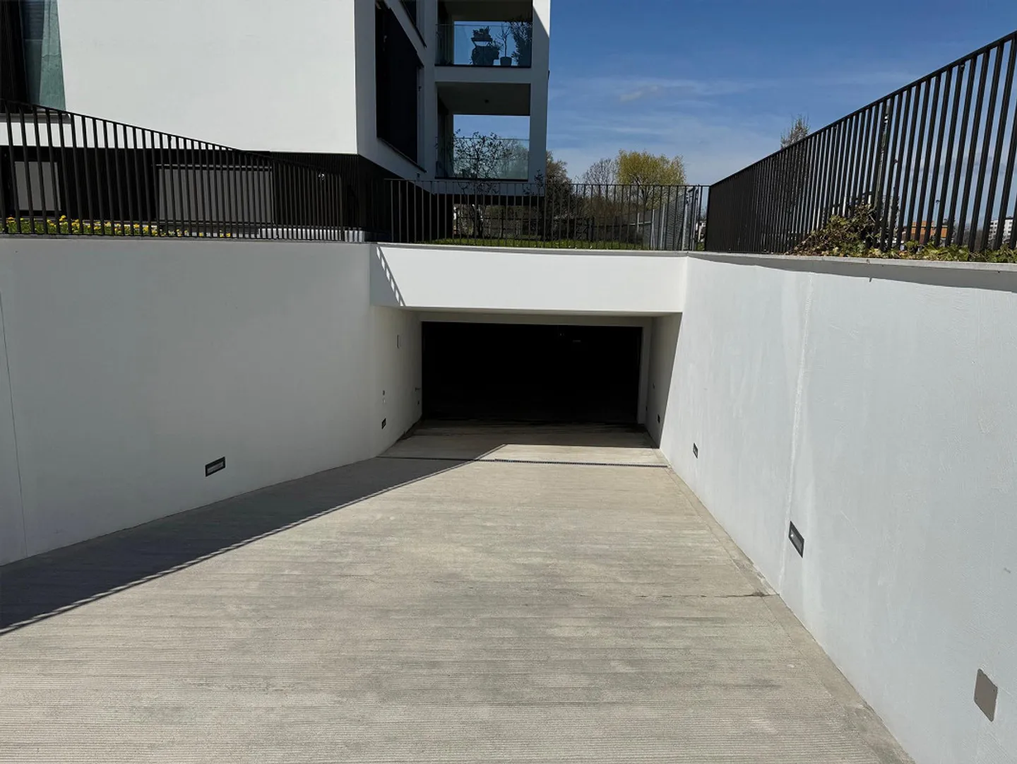 1 parking space for rent in underground garage - Photo 1 of 2