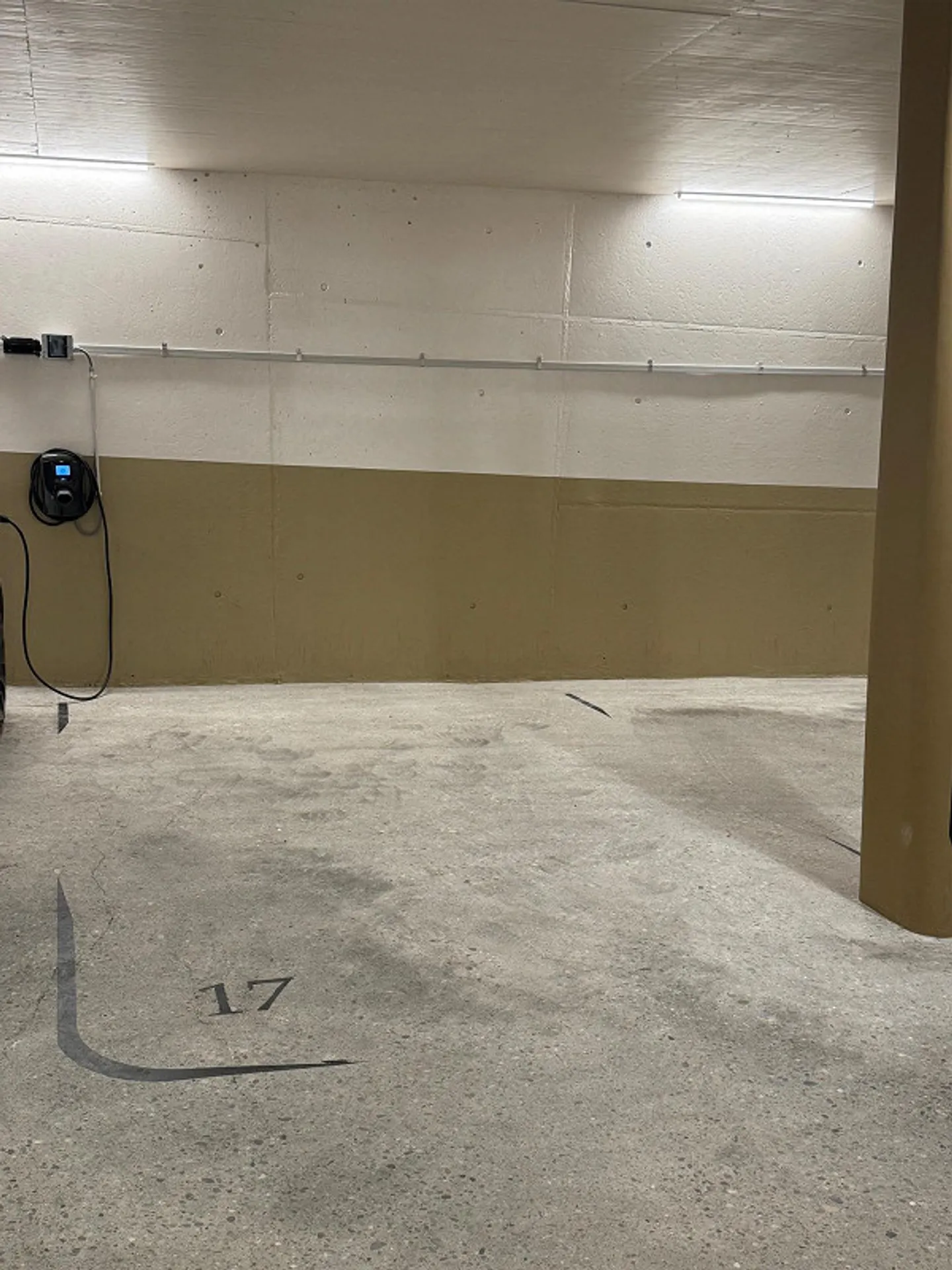 1 parking space for rent in underground garage - Photo 2 of 2