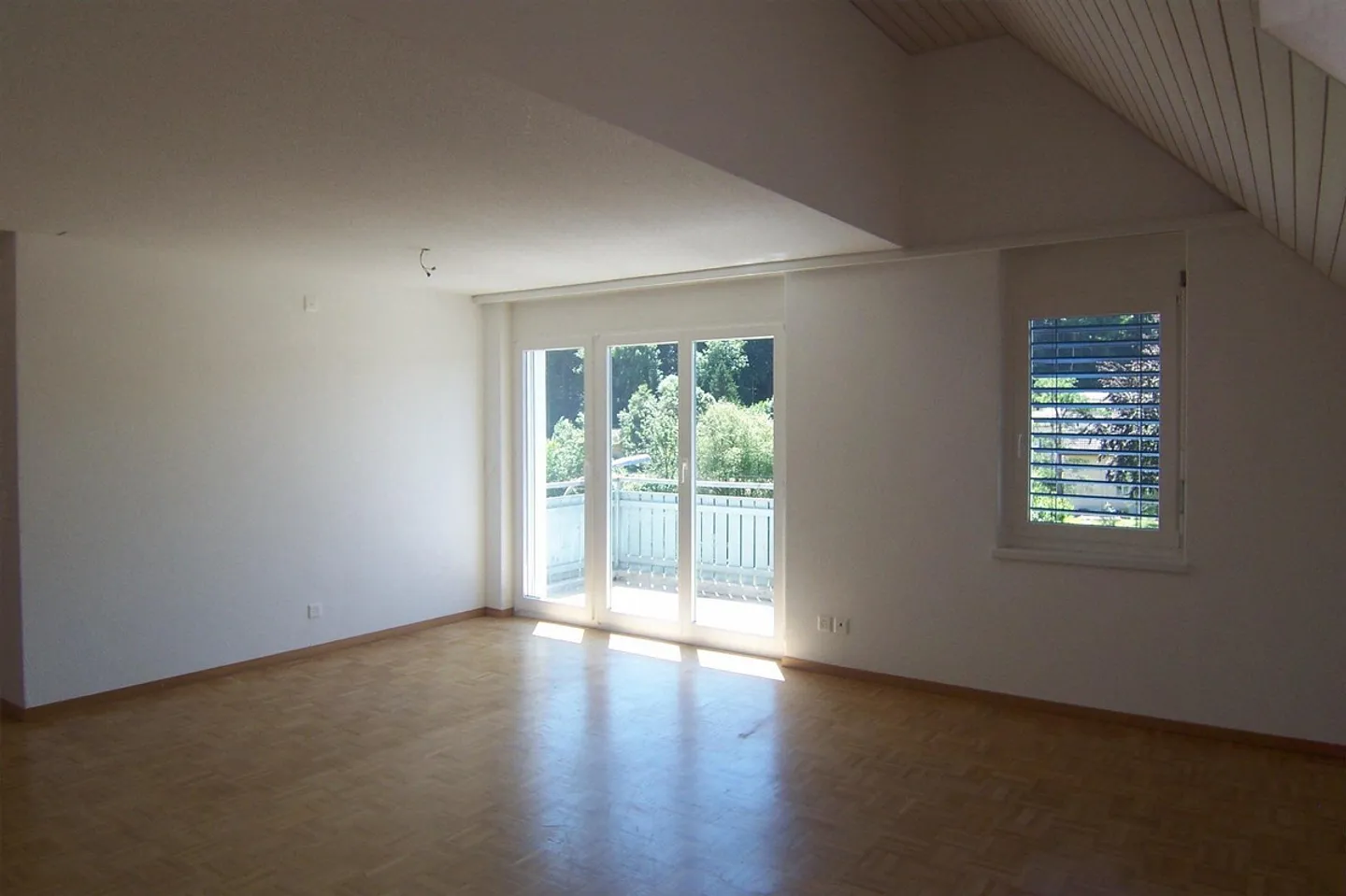 Appartement en duplex spacieux et lumineux de 5,5 pièces à Rikon - Photo 2 sur 9