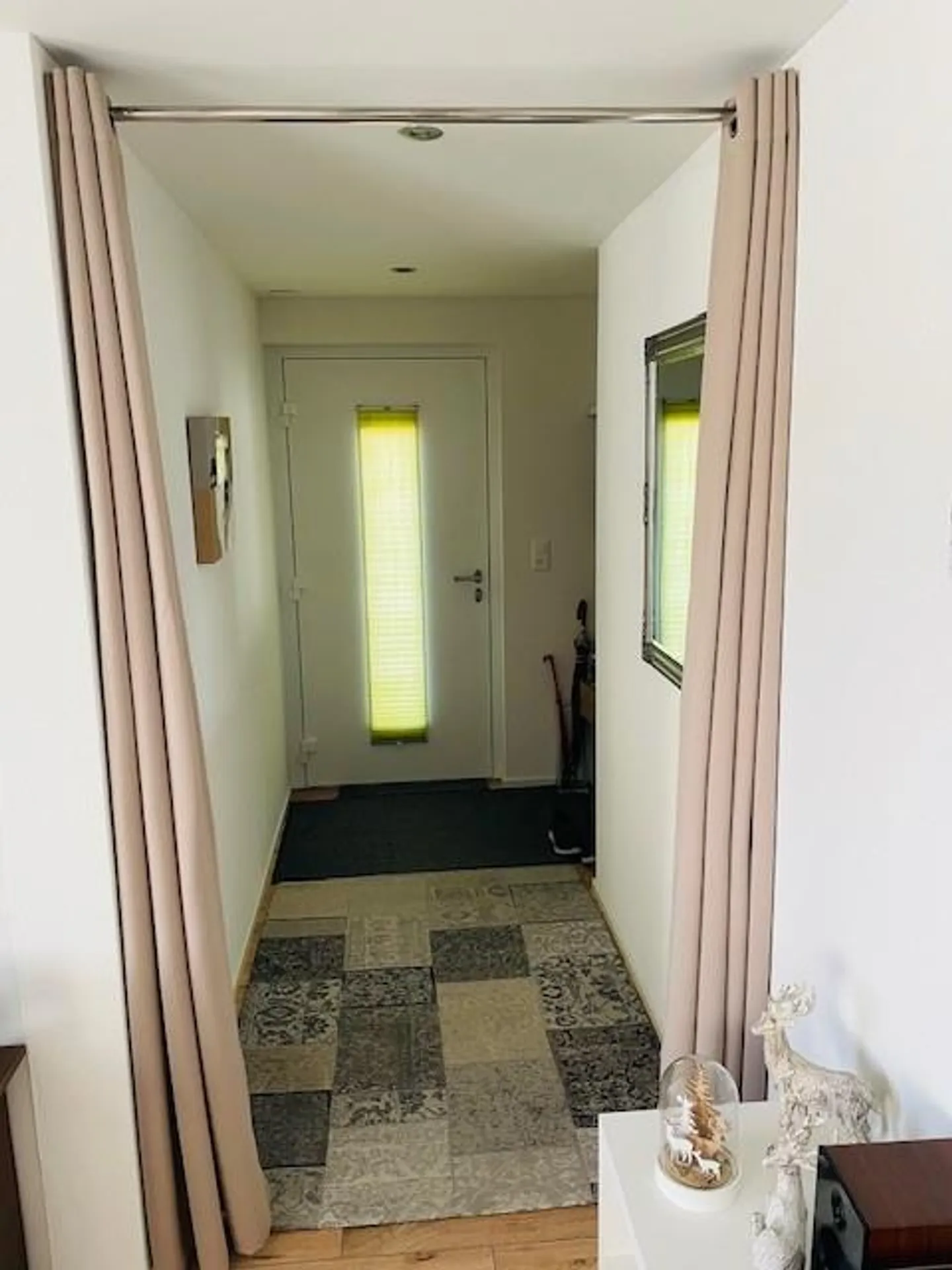 Modern 3.5-room apartment with two terraces - Photo 2 of 14