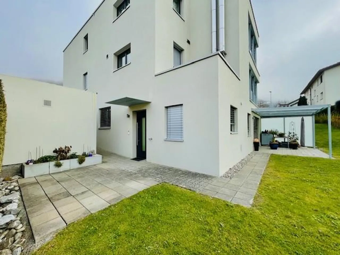Modern 3.5-room apartment with two terraces - Photo 1 of 14