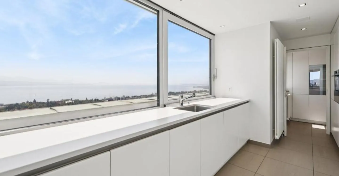 Living at the top of the Bel-Air Tower - Photo 2 of 12