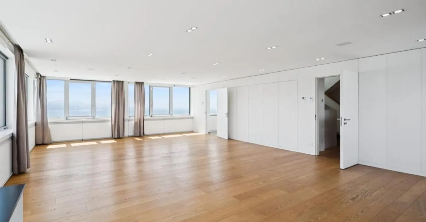 Living at the top of the Bel-Air Tower - Photo 4 of 12