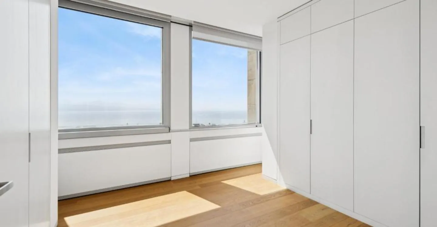 Living at the top of the Bel-Air Tower - Photo 9 of 12