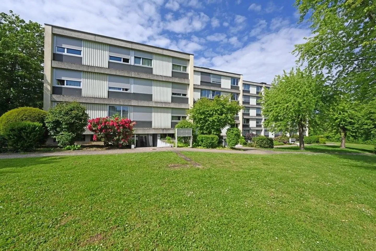 PARKING SPACES FOR RENT IN SEIDENBERG - Photo 2 of 2