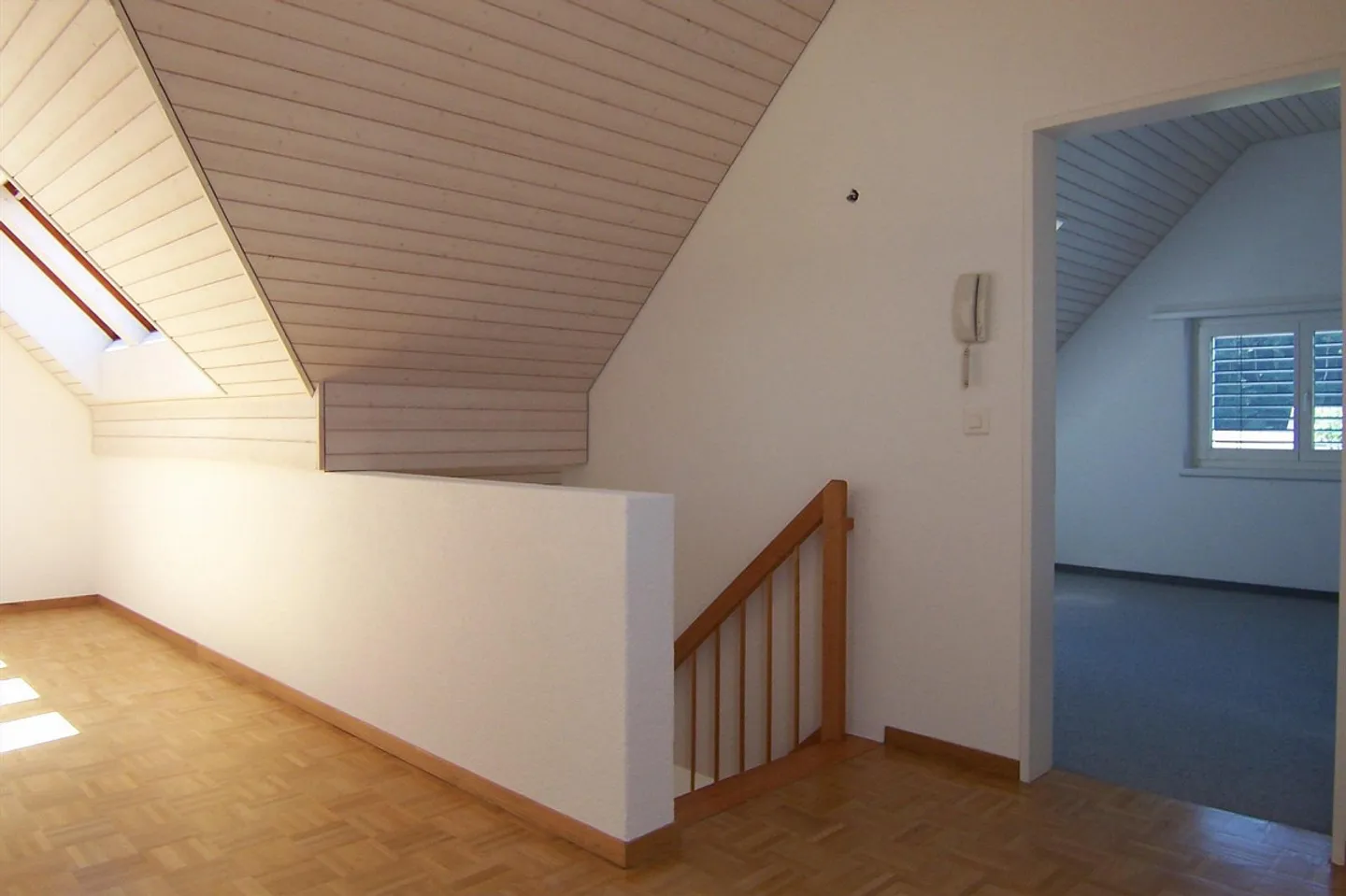 Appartement en duplex spacieux et lumineux de 5,5 pièces à Rikon - Photo 6 sur 9