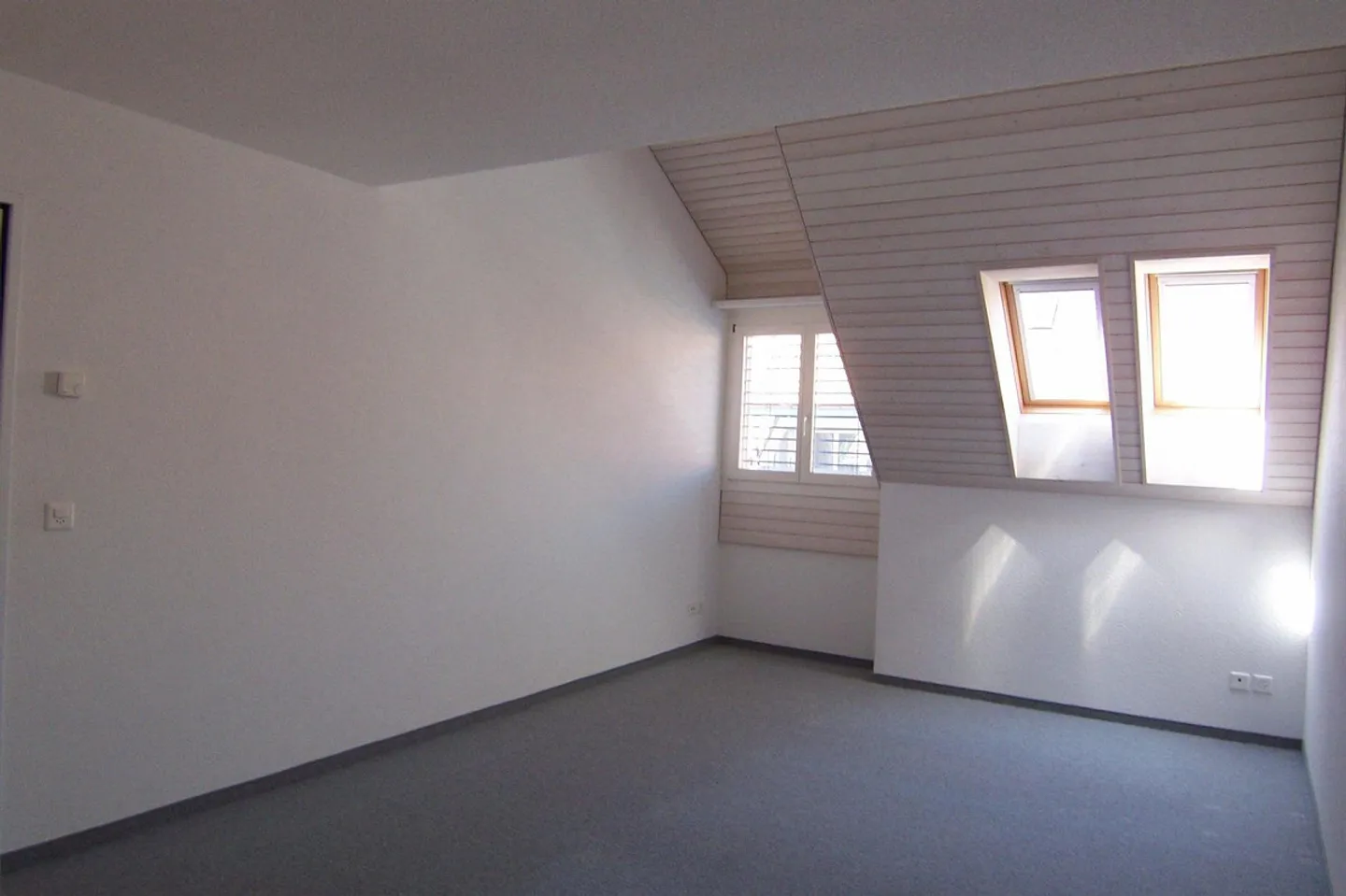 Appartement en duplex spacieux et lumineux de 5,5 pièces à Rikon - Photo 7 sur 9