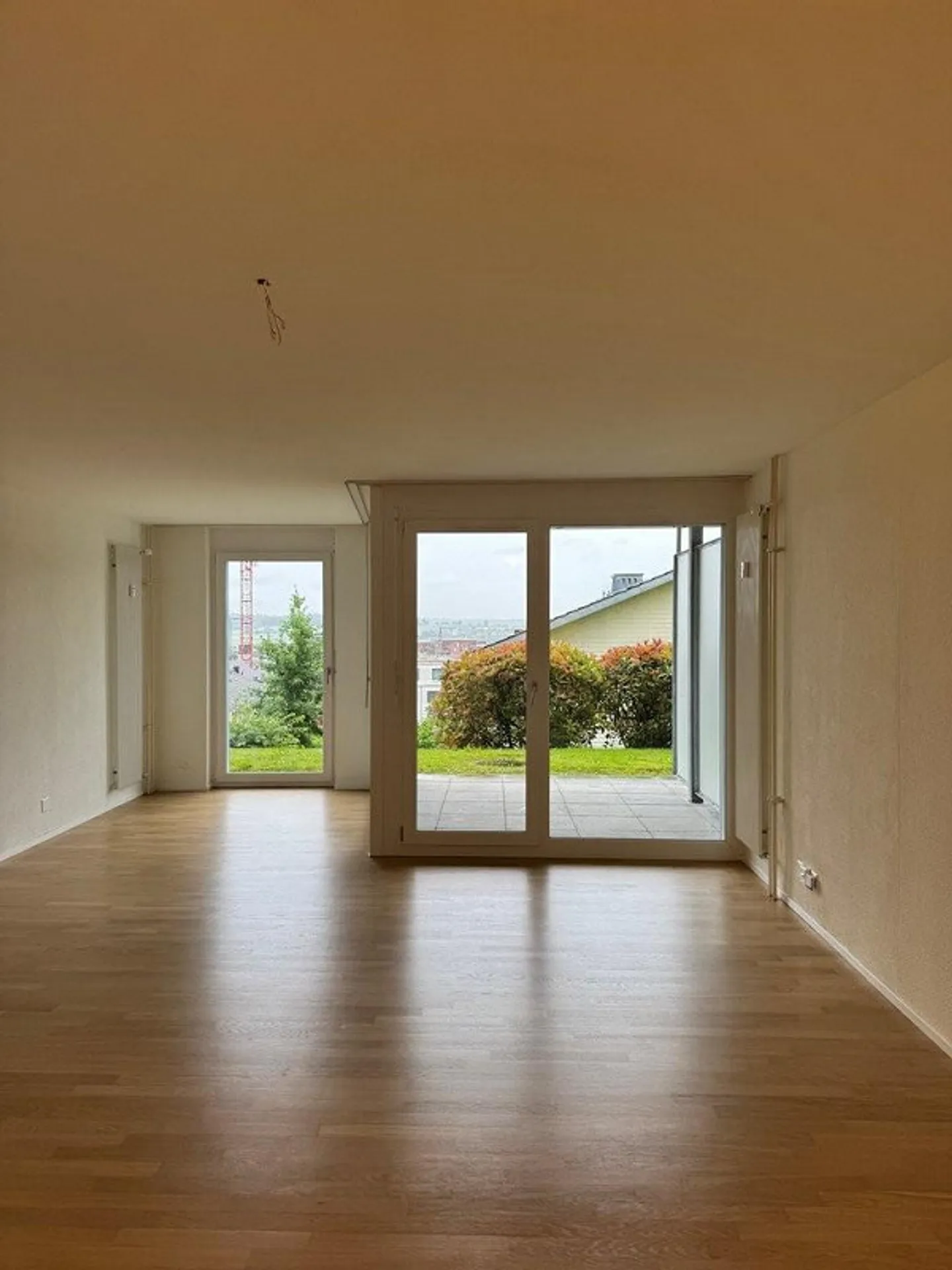 Appartement moderne de 1,5 pièce à louer dans la verdure - Photo 2 sur 5