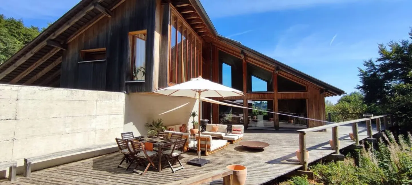 Magnifica Villa con 3 Camere al Confine della Foresta a Saint-Cergue - Foto 1 di 13