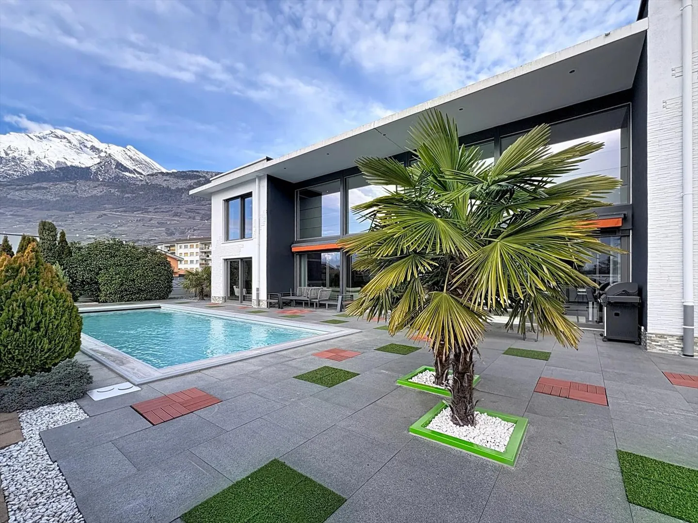 Villa for sale - Photo 1 of 13