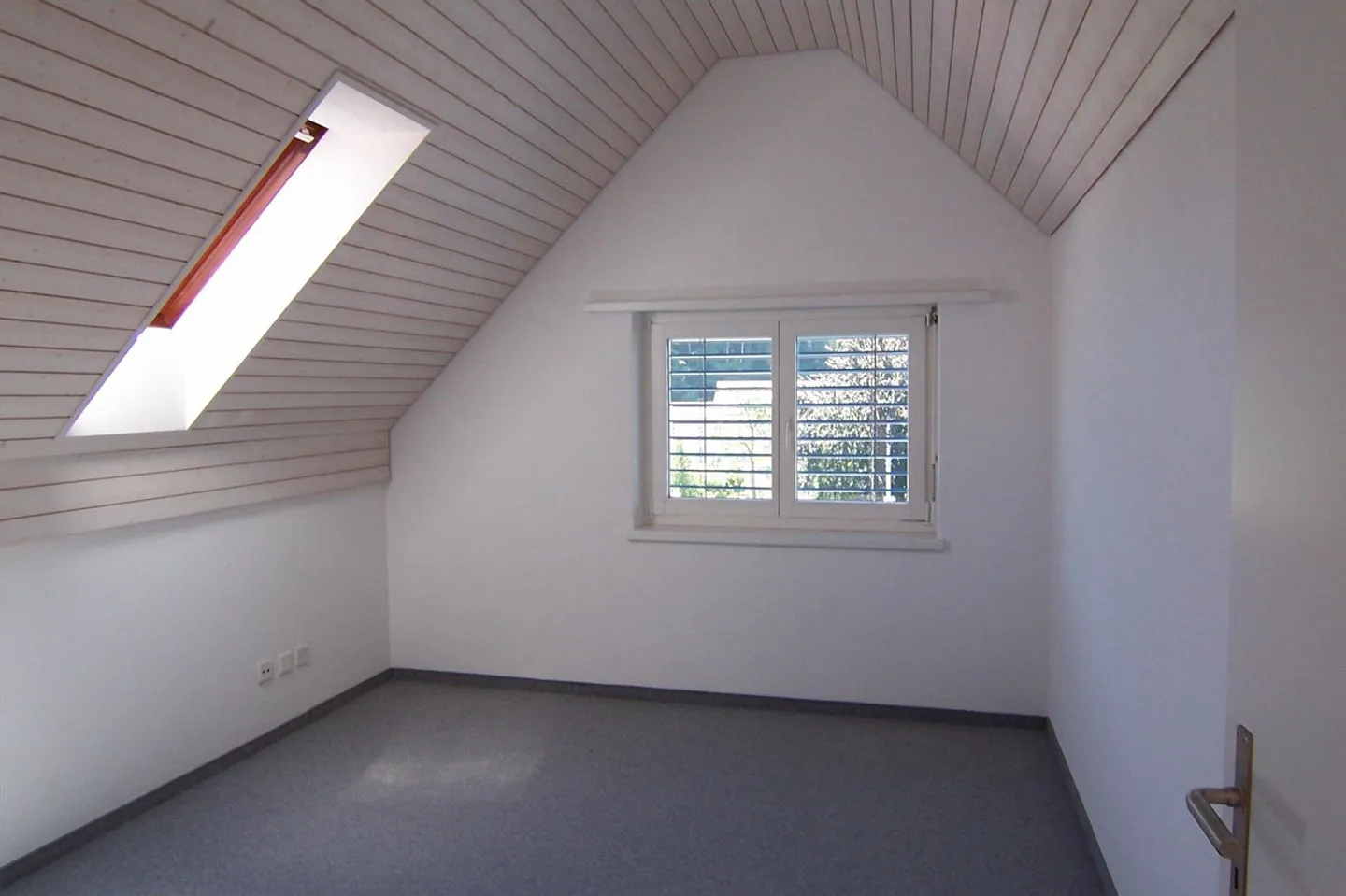 Appartement en duplex spacieux et lumineux de 5,5 pièces à Rikon - Photo 8 sur 9