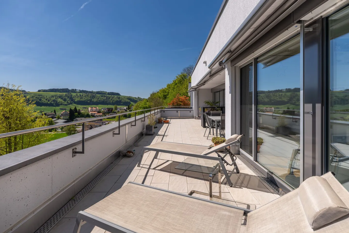 Vivere con vista - Appartamento esclusivo con terrazza a Utzigen - Foto 2 di 20