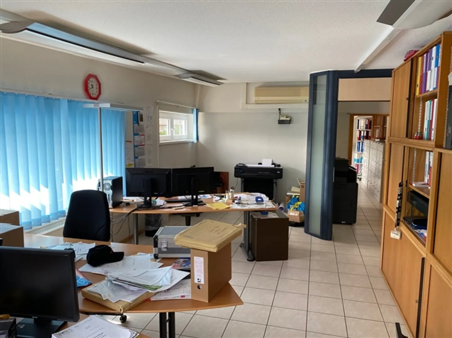 À VENDRE !! Immeuble à usage mixte, appartement, bureaux et atelier. - Photo 4 sur 7