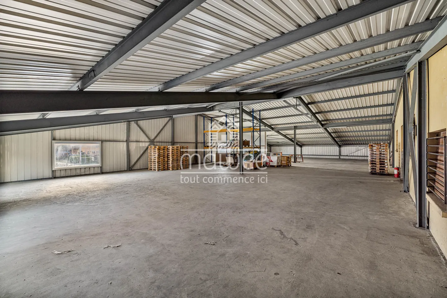 Industrial Building in Charrat - Photo 2 of 11