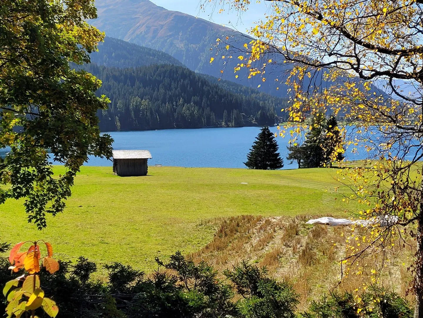 Exclusive 3.5-room penthouse with mountain and lake view - Photo 3 of 5