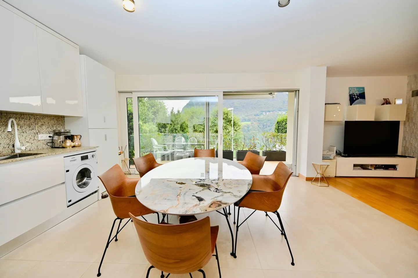 Elegant Apartment with Garden - 1.5 km to TASIS School - Photo 1 of 17