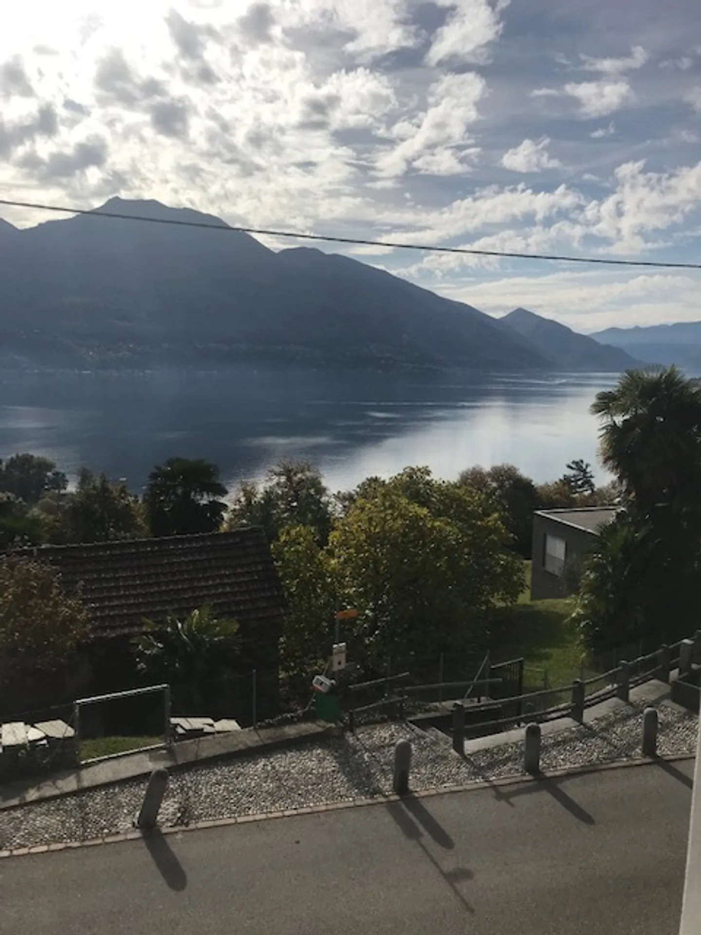 MINUSIO, WIR VERMIETEN EINE SCHÖNE 3-ZIMMER-WOHNUNG MIT SEEBLICK - Foto 1 von 7