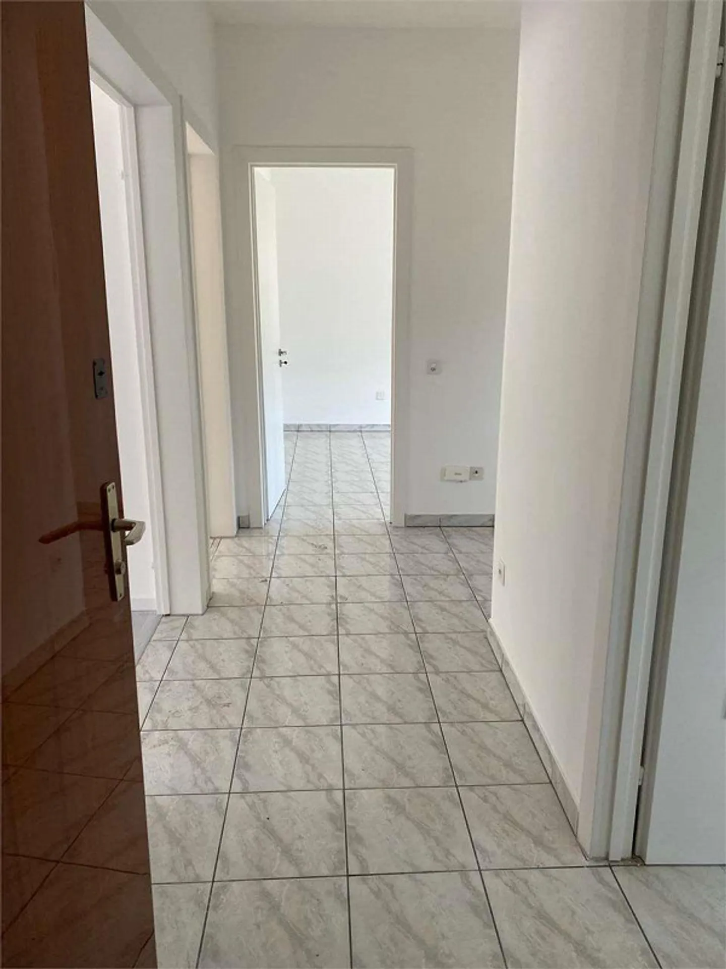 Chiasso, grande attico con 3,5 stanze e cucina separata - Foto 1 di 10