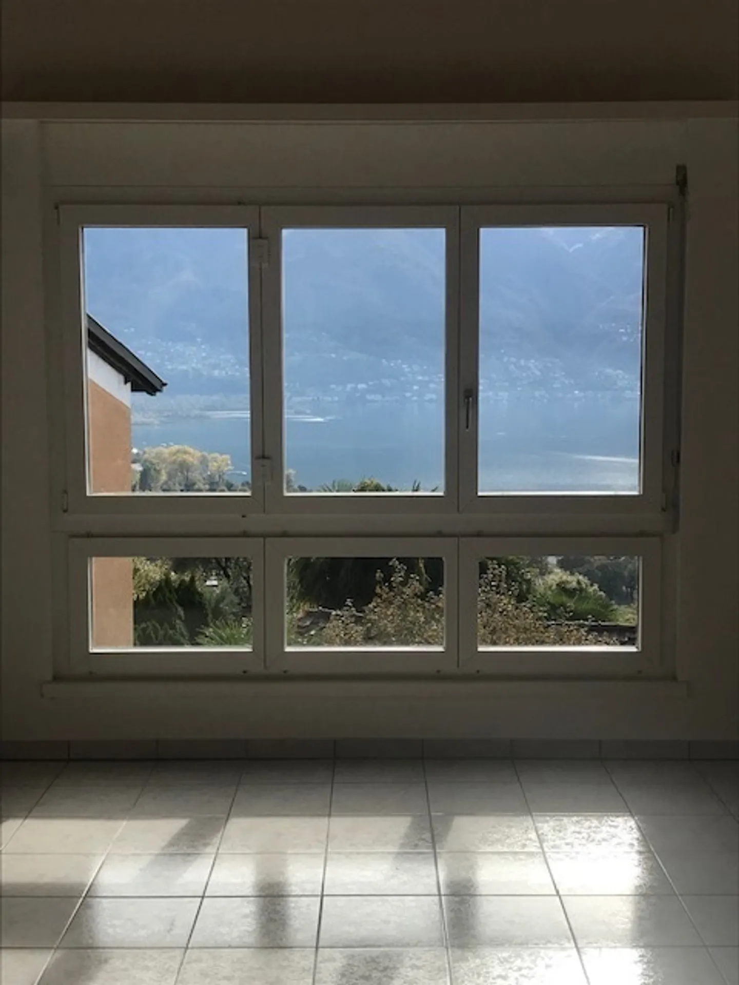 MINUSIO, WIR VERMIETEN EINE SCHÖNE 3-ZIMMER-WOHNUNG MIT SEEBLICK - Foto 4 von 7