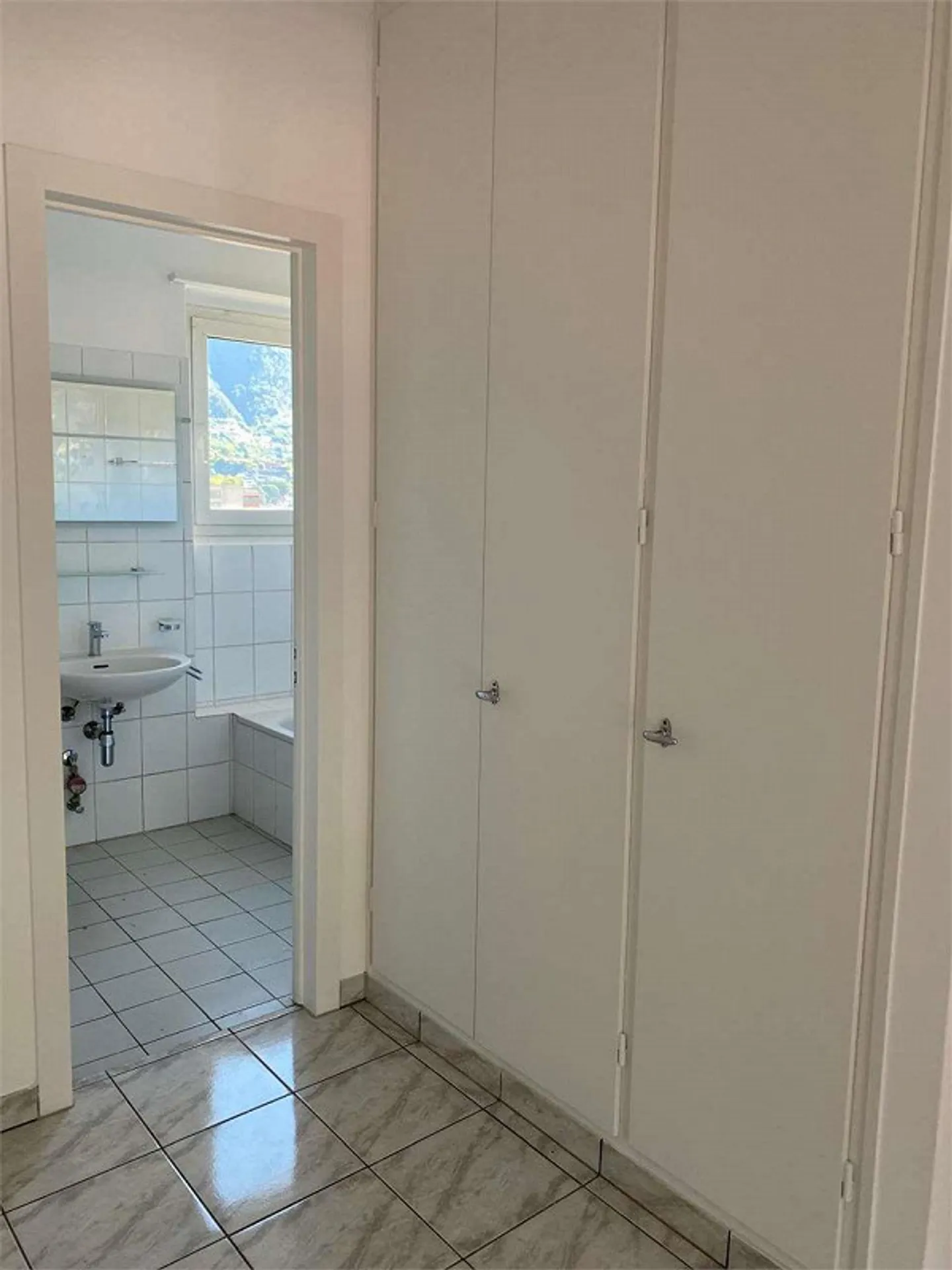 Chiasso, grande attico con 3,5 stanze e cucina separata - Foto 5 di 10