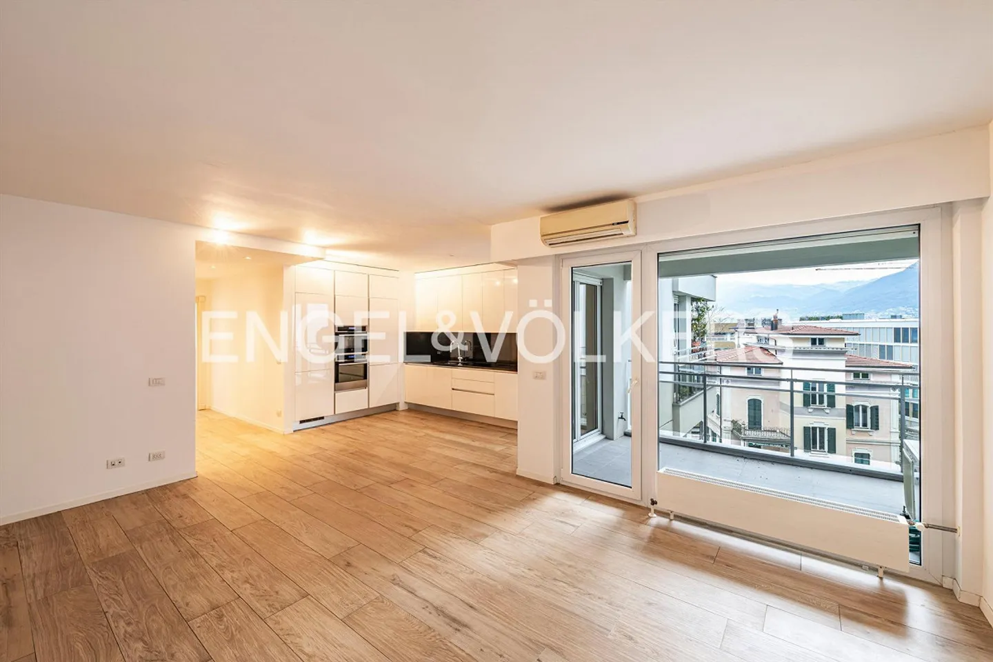 Modern apartment with terrace - Photo 1 of 10