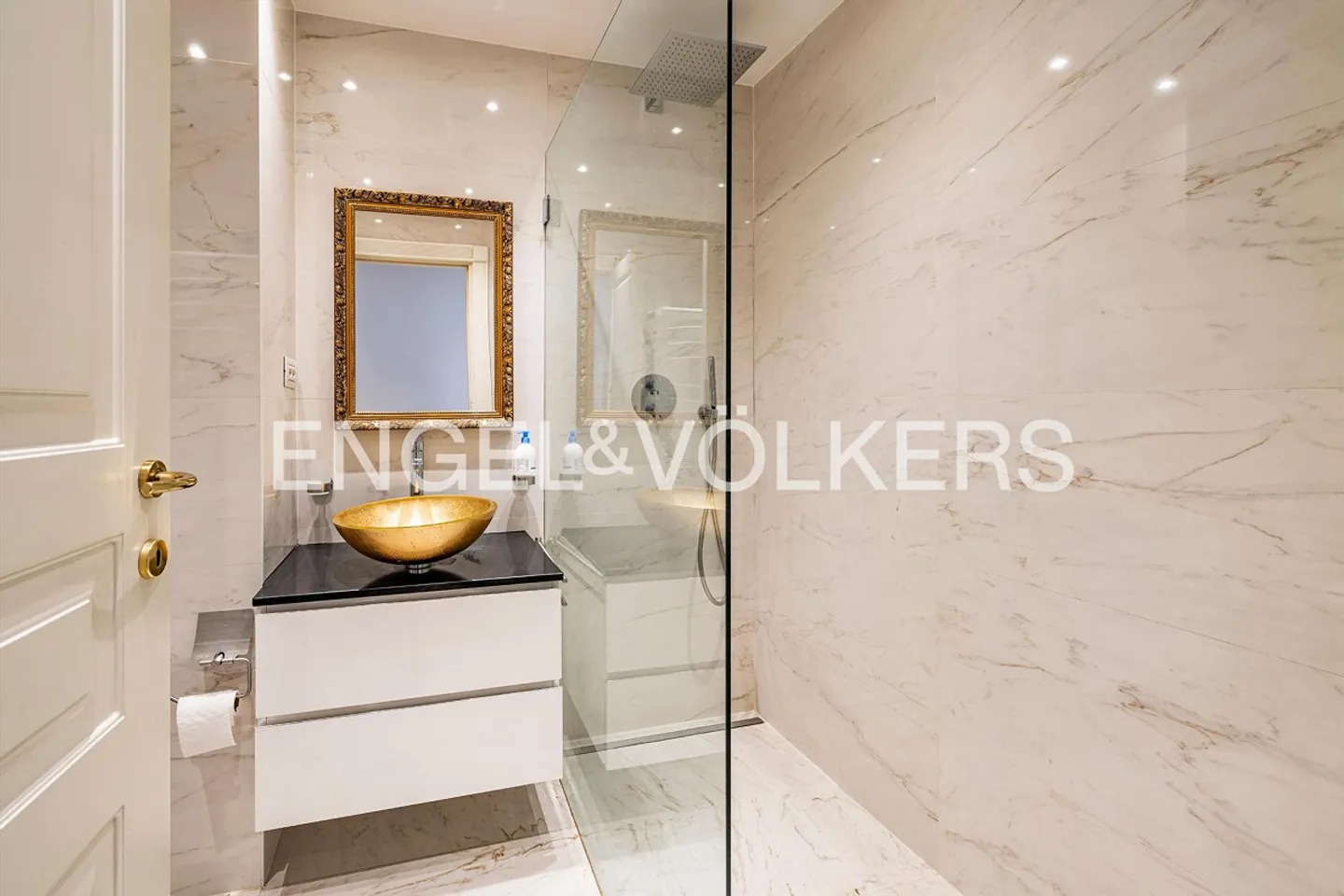 Modern apartment with terrace - Photo 7 of 10