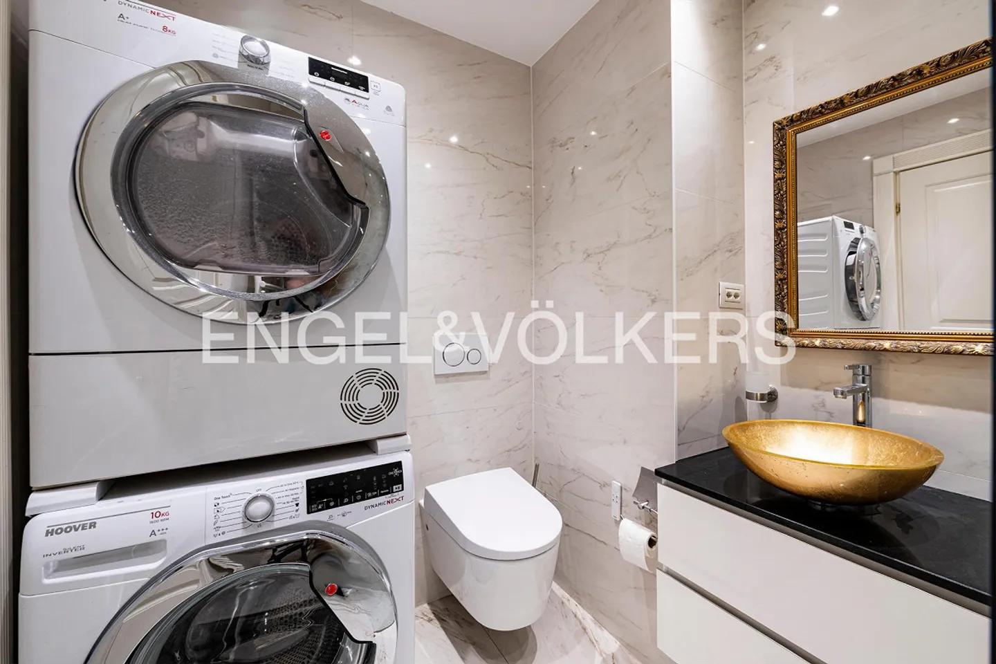 Modern apartment with terrace - Photo 8 of 10