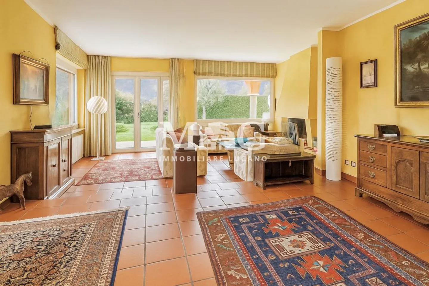 Collina d'Oro: Elegante Villa mit Garten und bebaubarem Land - Foto 2 von 11