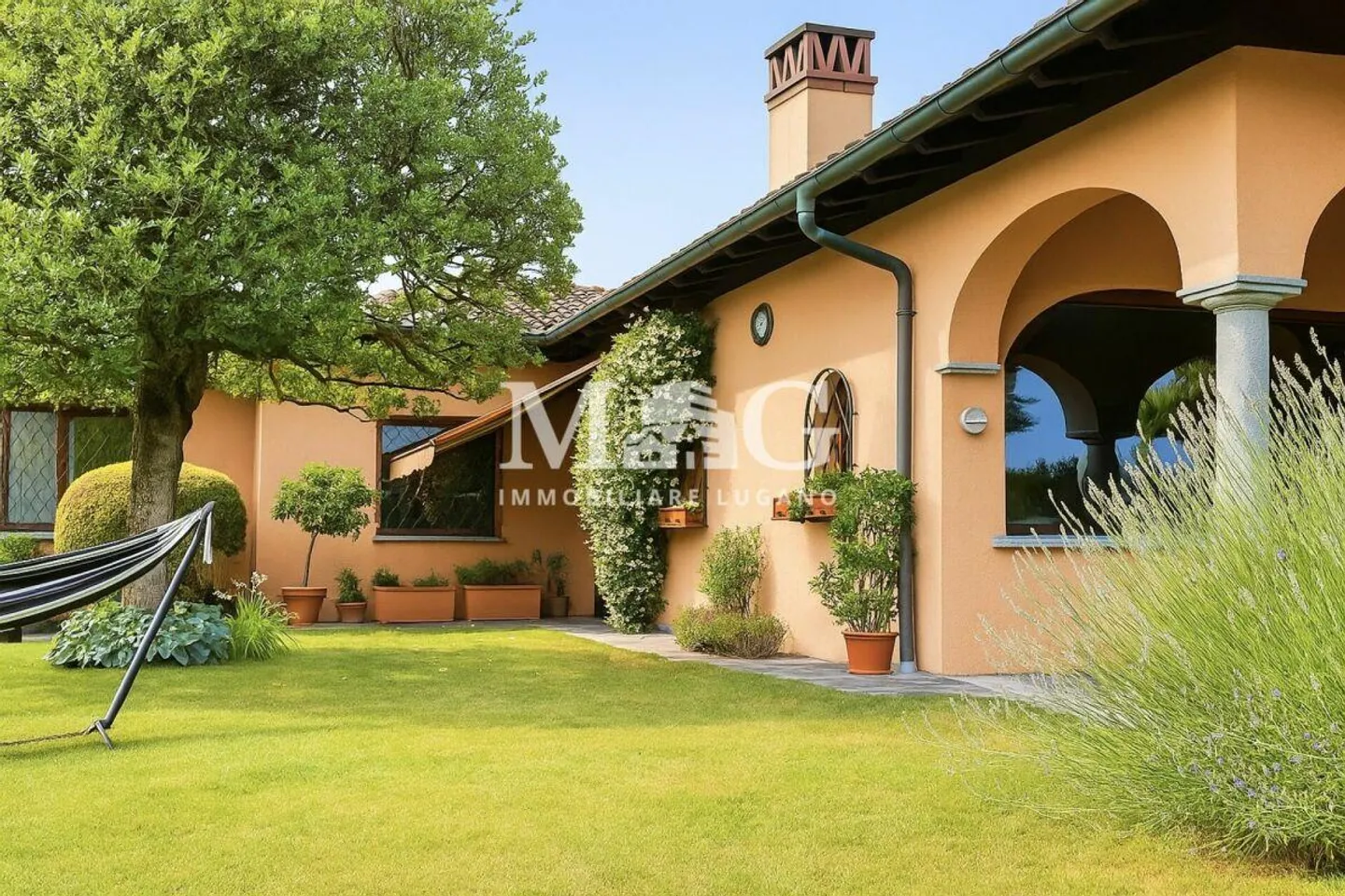 Collina d'Oro: Elegante Villa mit Garten und bebaubarem Land - Foto 5 von 11