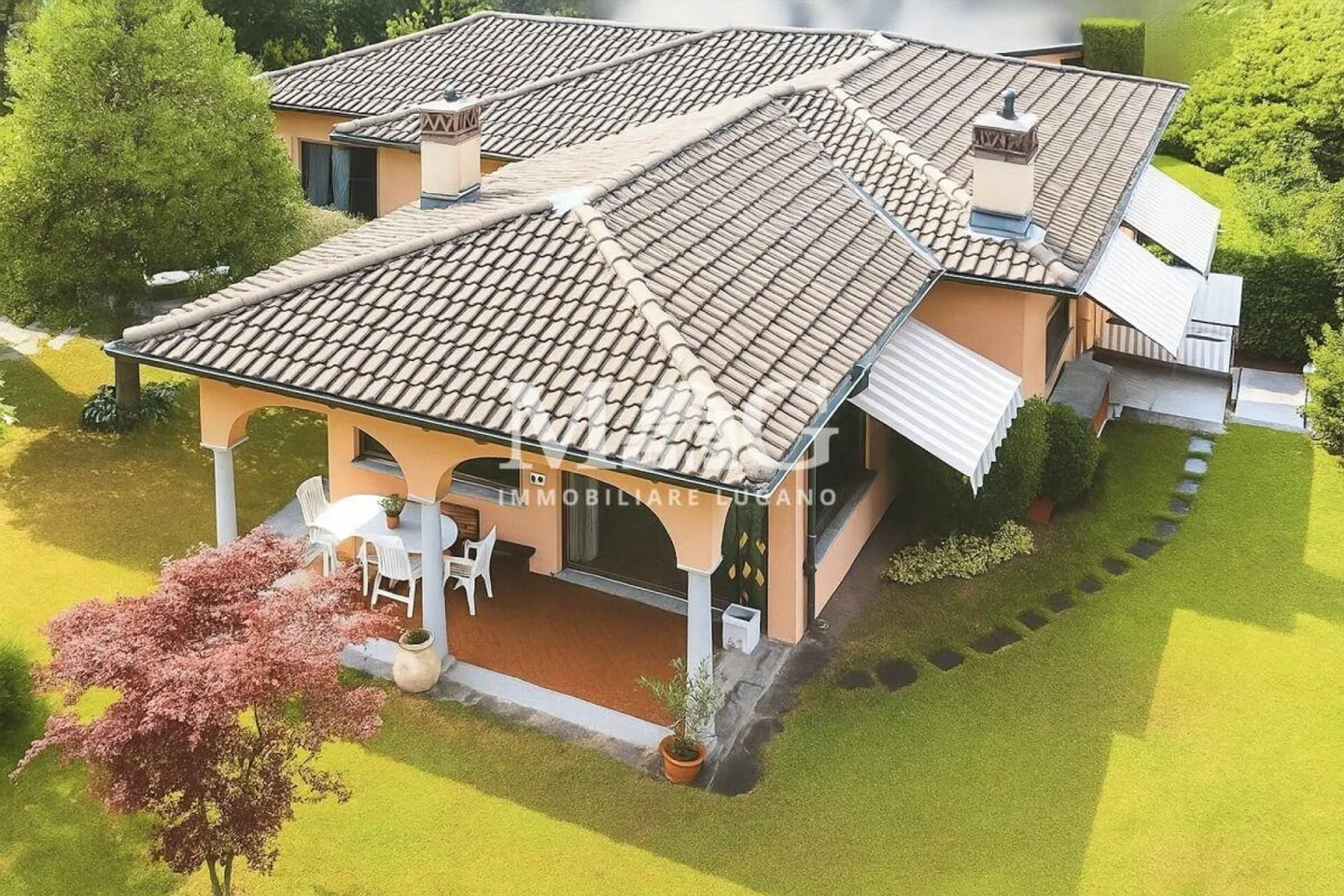 Collina d'Oro: Elegante Villa mit Garten und bebaubarem Land - Foto 9 von 11