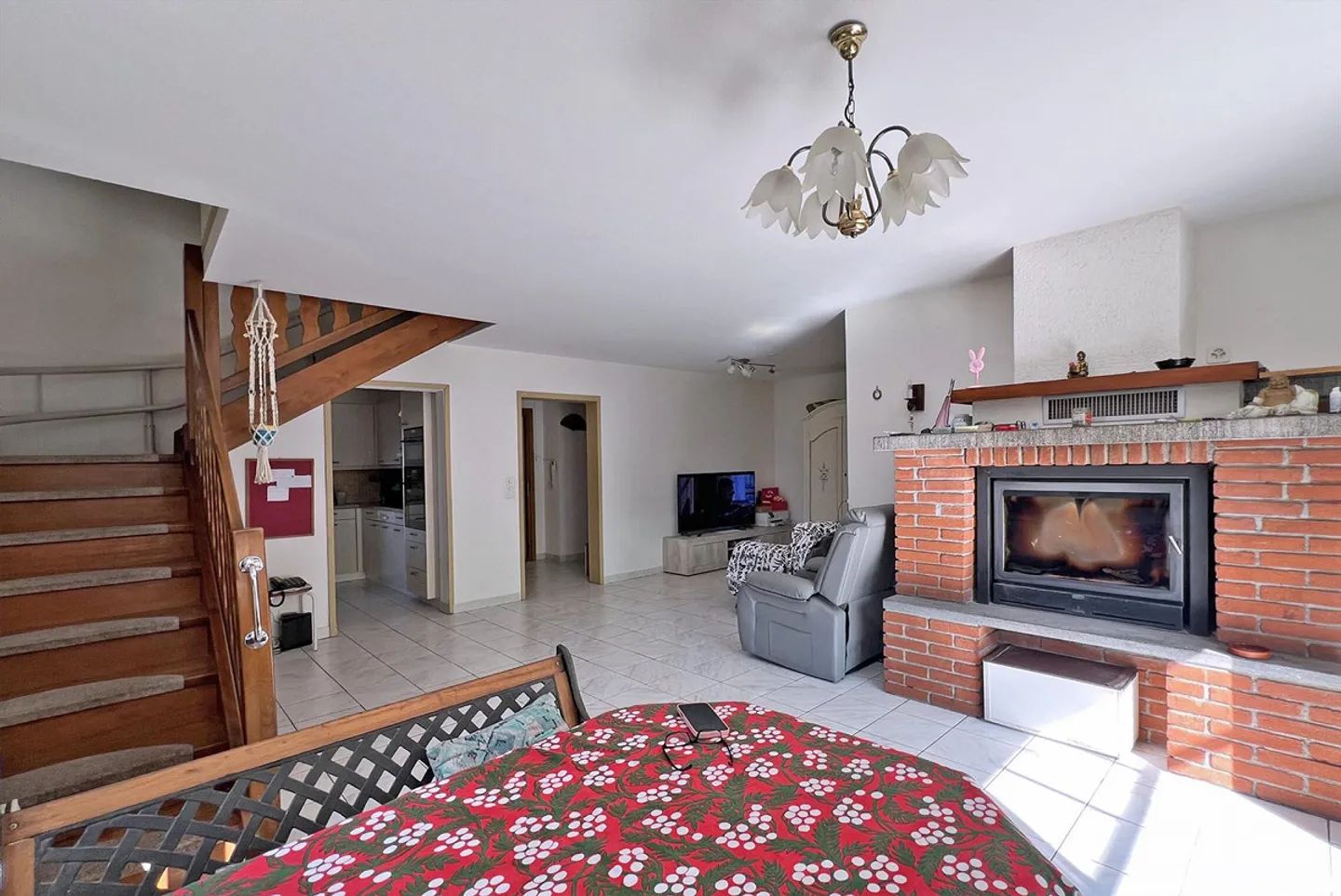 À LOUER : MAISON CHARMANTE DE 4.5 PIÈCES AVEC PATIO À CADRO - Photo 2 sur 9