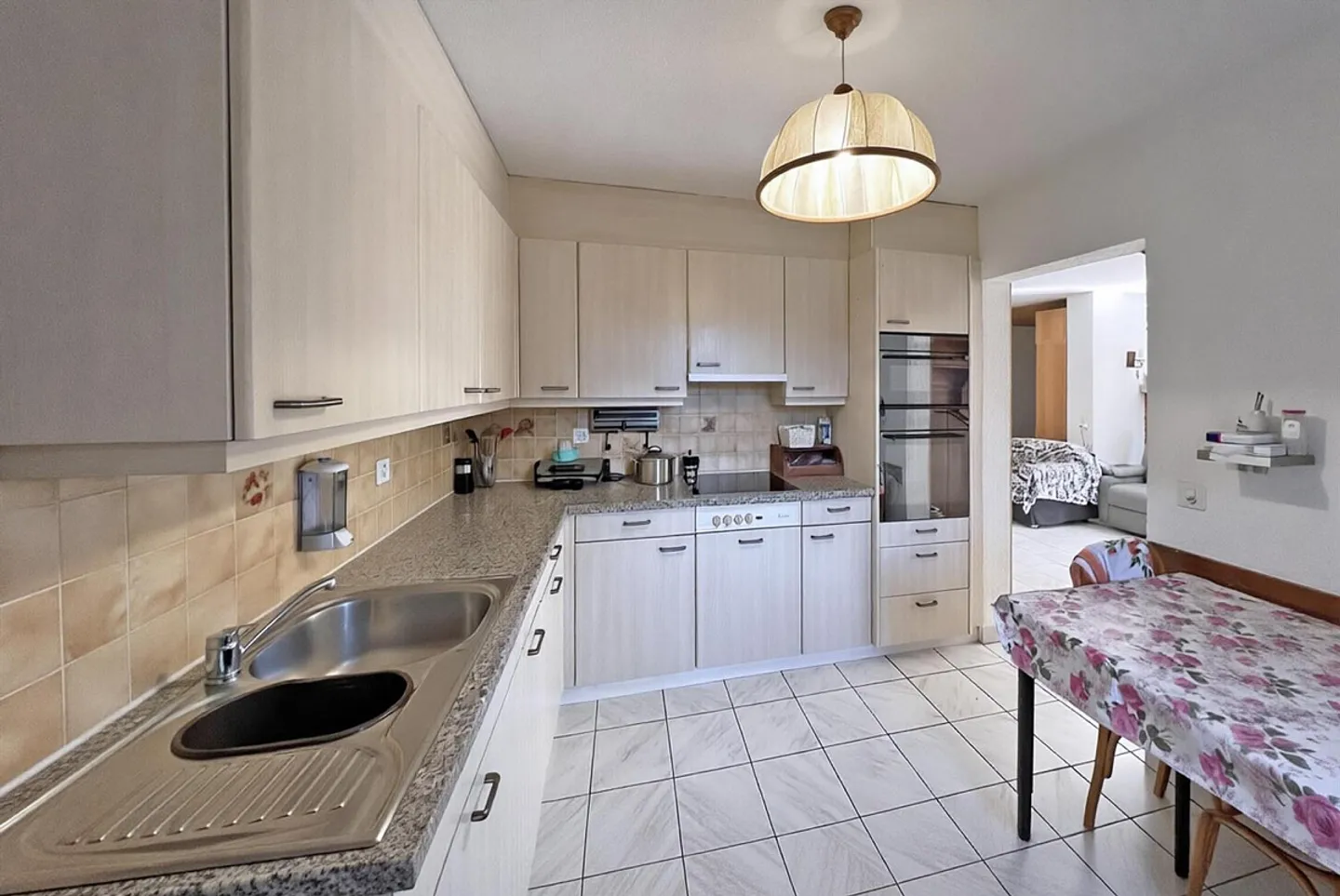 À LOUER : MAISON CHARMANTE DE 4.5 PIÈCES AVEC PATIO À CADRO - Photo 3 sur 9